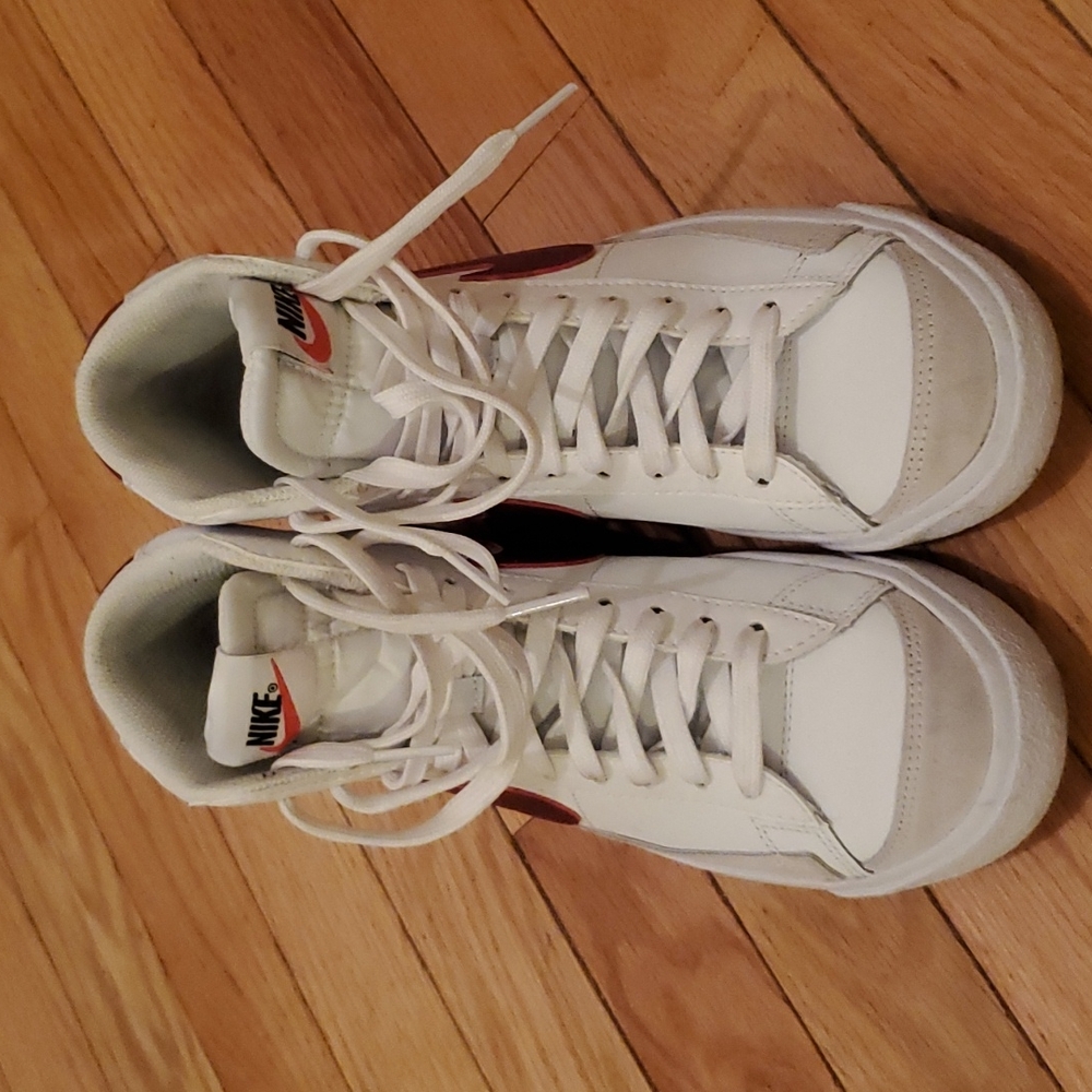 Nike Blazer 77 Vintage kids Size 5.5 White/Team Red